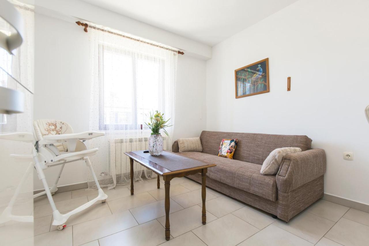 Apartmani Xenia & Desiderio Buzet Exteriör bild