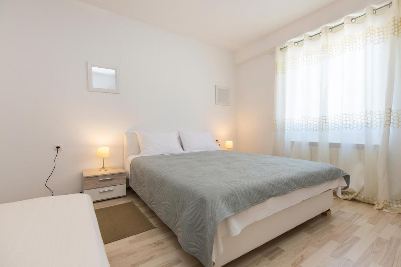 Apartmani Xenia & Desiderio Buzet Exteriör bild