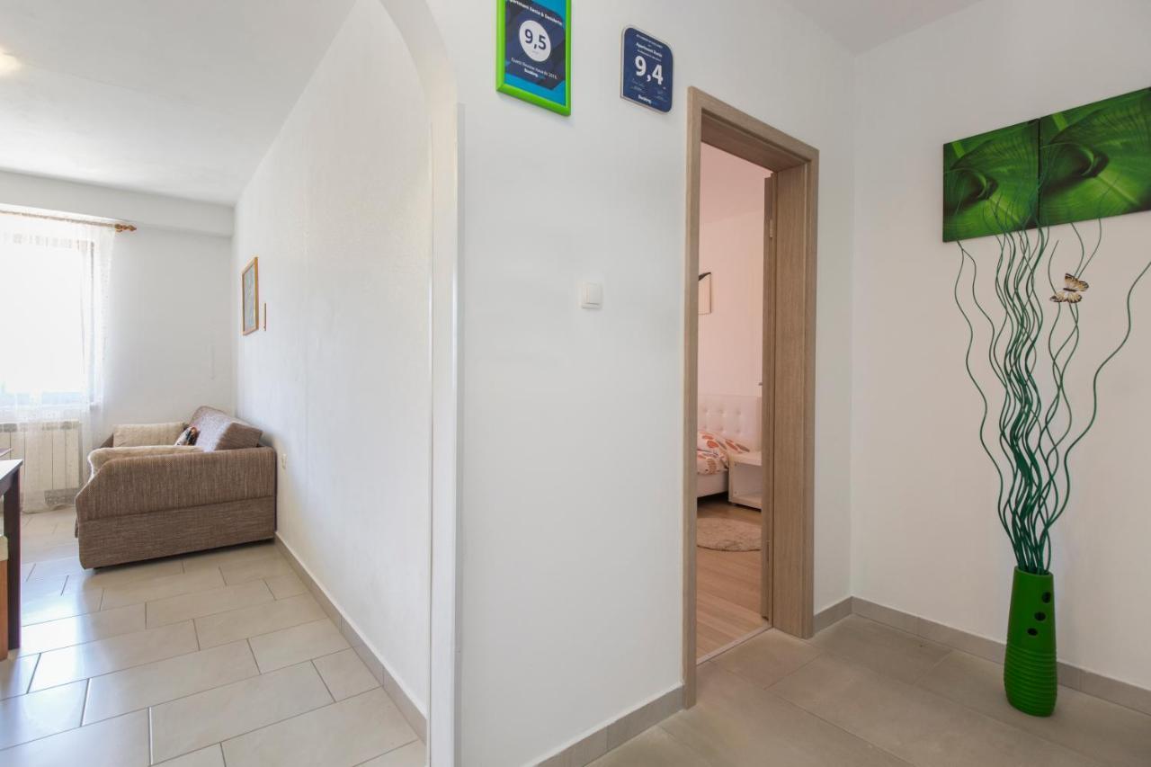 Apartmani Xenia & Desiderio Buzet Exteriör bild