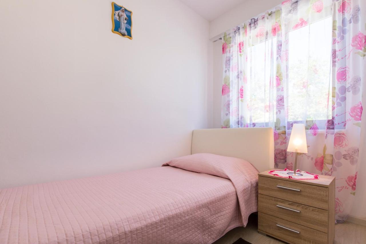 Apartmani Xenia & Desiderio Buzet Exteriör bild