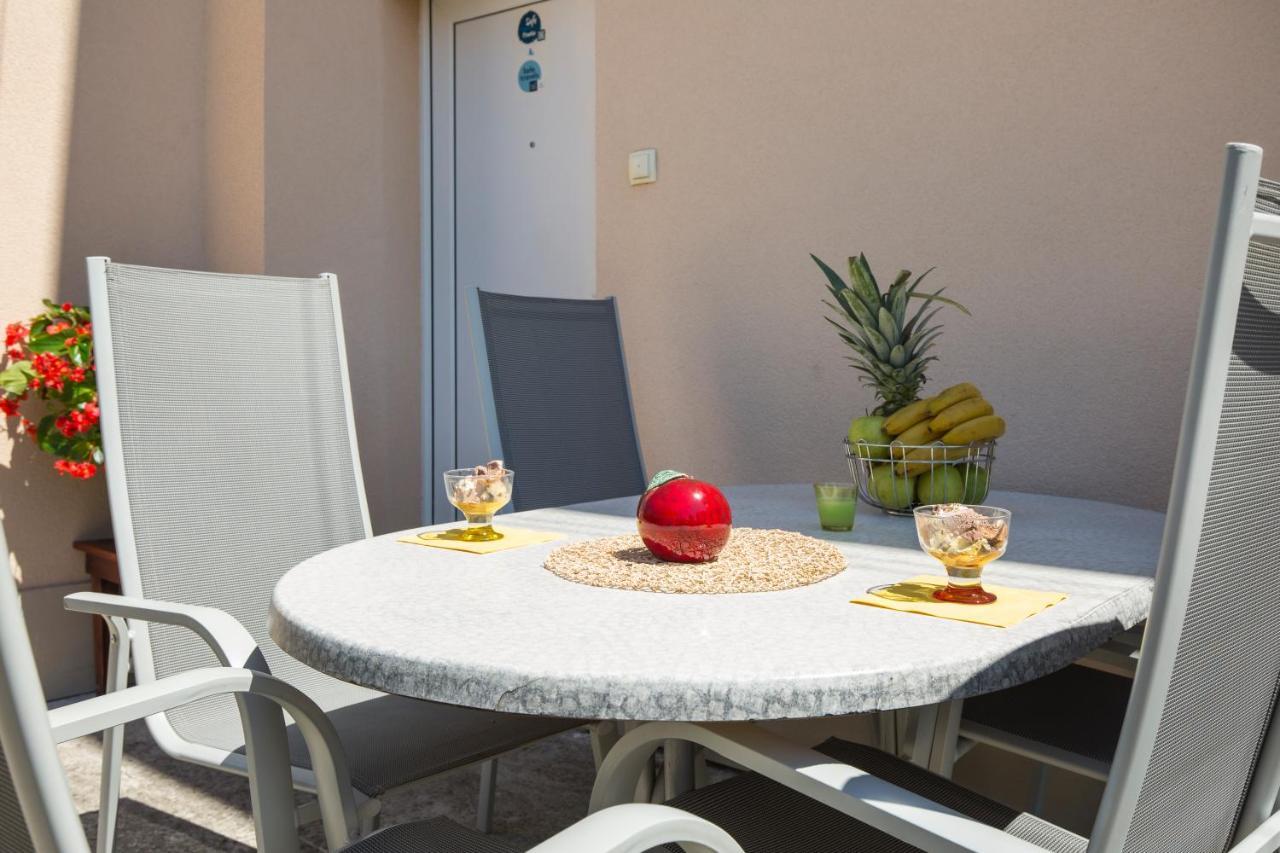 Apartmani Xenia & Desiderio Buzet Exteriör bild