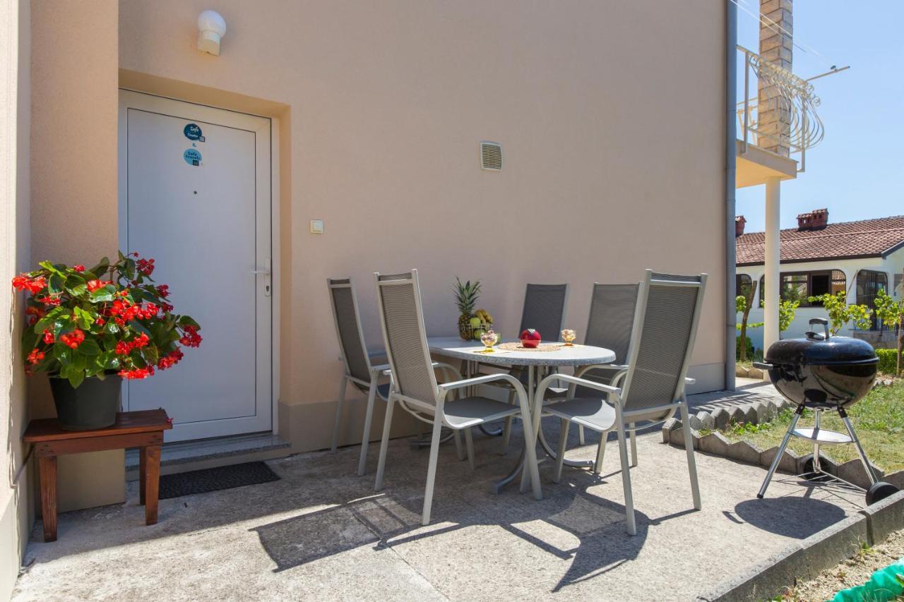 Apartmani Xenia & Desiderio Buzet Exteriör bild