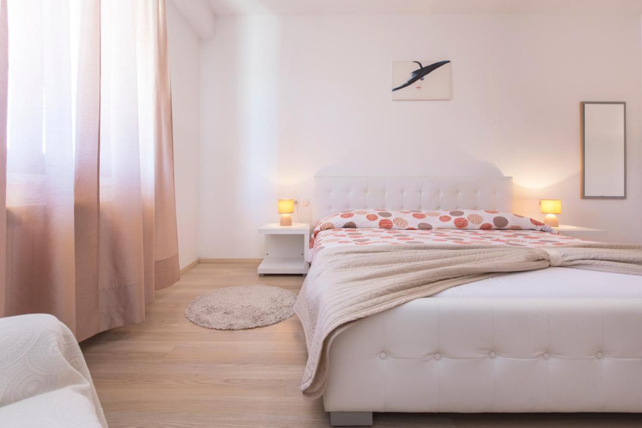Apartmani Xenia & Desiderio Buzet Exteriör bild